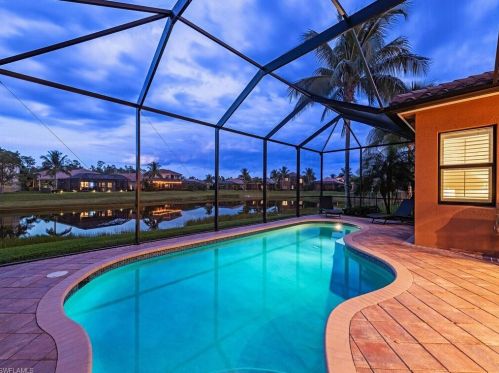 3216 Pacific Dr, Naples, FL 34119-8672