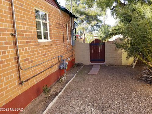 1723 Linden St, Tucson AZ 85705-8935 exterior