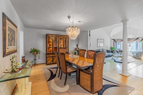 133 Coppertree Ct, Edison NJ 08820-4055 exterior