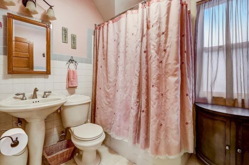 4017 Springfield Ave, Chicago IL 60618-1916 exterior