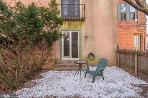 1717 Green St, Philadelphia PA 19130-7023 exterior