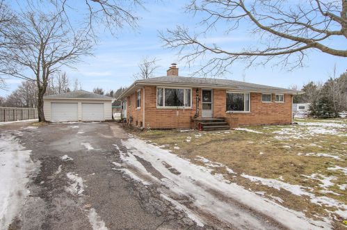 5033 Whitehall Rd, Meskegon, MI 49445-8345