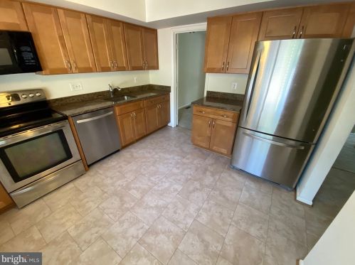 7820 Muirfield Ct, Rockville MD  20854-4077 exterior