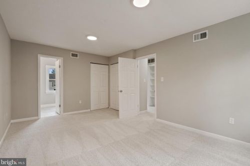 5207 Dover Pl, Alexandria VA 22311-1204 exterior