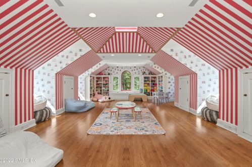 59 Mooreland Rd, Greenwich CT 06831-2645 exterior