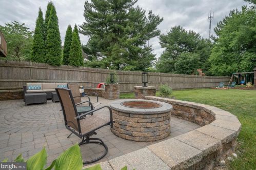 328 Lemonte St, Philadelphia PA 19128-4520 exterior