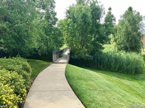 1135 Alameda Blvd, Troy MI  48085-6737 exterior