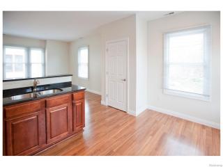 98 Edmund Pl, Detroit MI  48201-3147 exterior