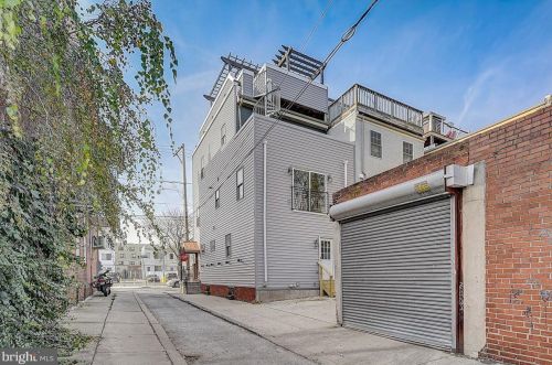 985 6th St, Philadelphia PA  19123-1405 exterior