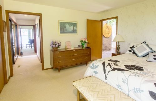 300 Cir Dr, Meskegon MI 49445-2712 exterior