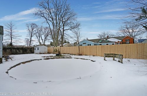 15 Glenwood Dr, Berkeley Township NJ 08721-1021 exterior