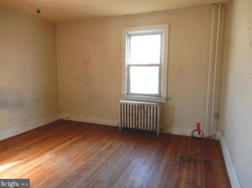 704 Quinton Ave, Trenton NJ 08629-2402 exterior