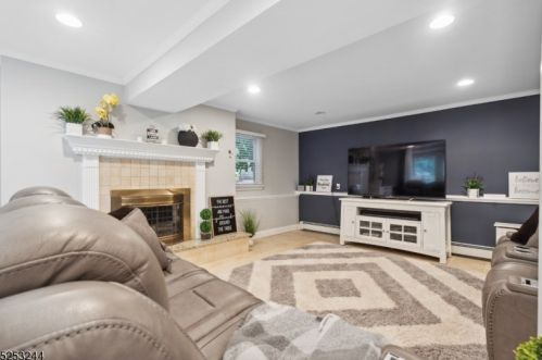 41 Cutter Dr, East Hanover NJ  07936-3047 exterior