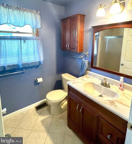 2020 Rowland St, Riverton NJ 08077-1858 exterior