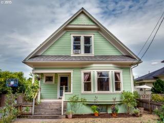7219 Harold St, Portland, OR 97206-5226