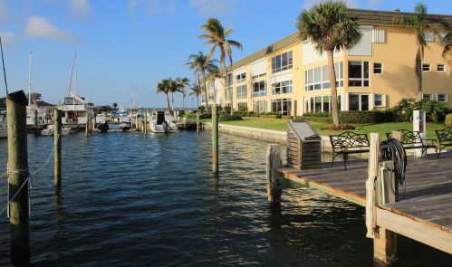 1351 Bayshore Dr, Fort Pierce FL  34949-3083 exterior