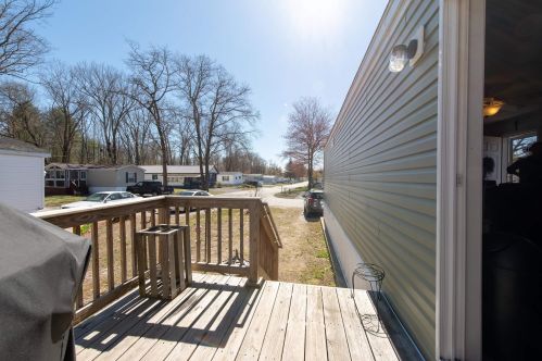 52 Longmeadow Dr, Concord NH 03301-3413 exterior