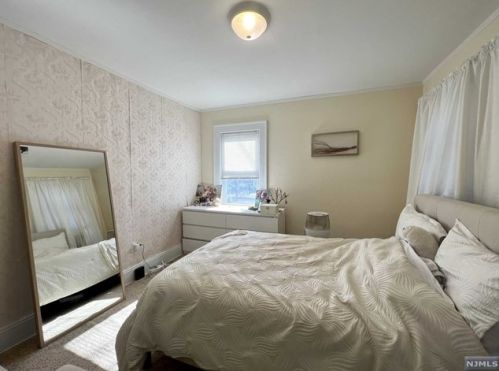 683 Ctr Ave, River Edge NJ 07661-2409 exterior