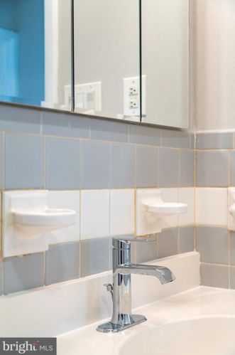 1734 Addison St, Philadelphia PA 19143-1107 exterior