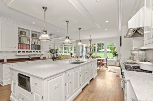 33 Hl Rd, Greenwich CT 06830-4043 exterior