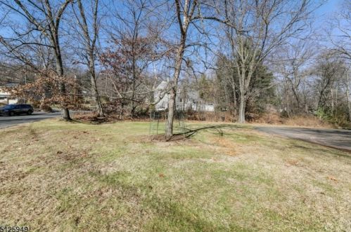 1508 Fox Trl, Mountainside NJ 07092-1302 exterior