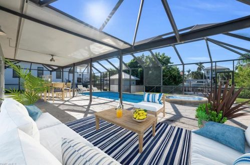 1410 Curlew Ave, Naples FL 34102-3405 exterior