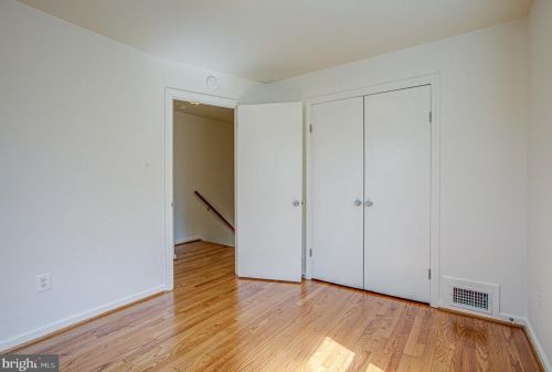 6918 Westhampton Dr, Alexandria VA 22307-1528 exterior