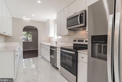 14005 Congress Dr, Rockville MD 20853-2668 exterior