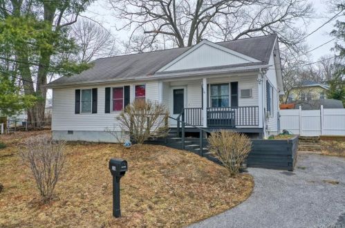 26 Arnold Rd, Poughkeepsie, NY 12601-2840