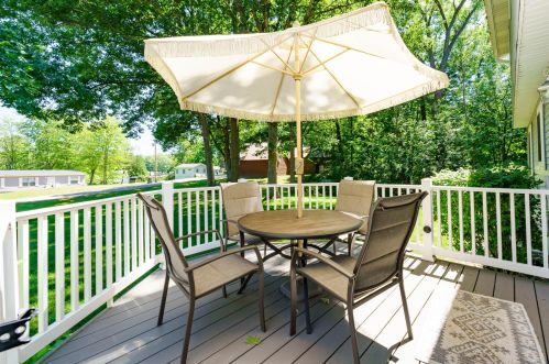 45551 Peninsula Dr, Grand Junction MI 49056-9462 exterior