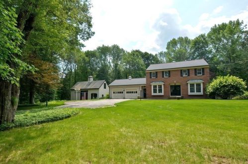 5 Maple Ln, Sutton, MA 01590-1859