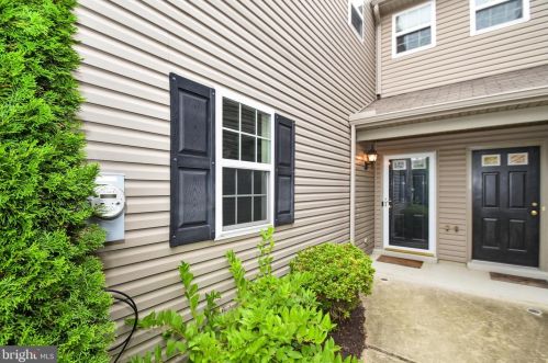 236 Thrush Dr, Hummelstown PA  17036-8835 exterior