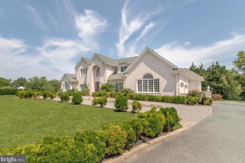 17701 Lisa Dr, Rockville, MD 20855-1321