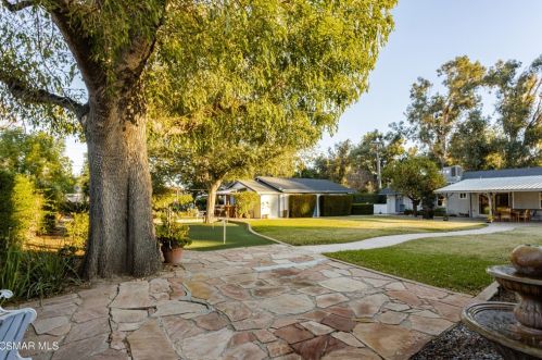 3695 Avenida Simi, Simi Valley CA  93063-1099 exterior