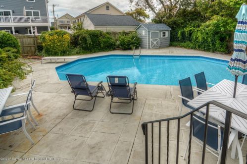 208 New York Ave, Point Pleasant Beach NJ 08742-3337 exterior