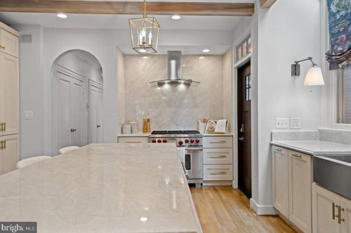 613 Royal St, Alexandria VA  22314-2031 exterior