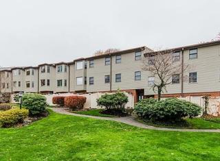 72 Regent Cir, Brookline MA  02445-3357 exterior