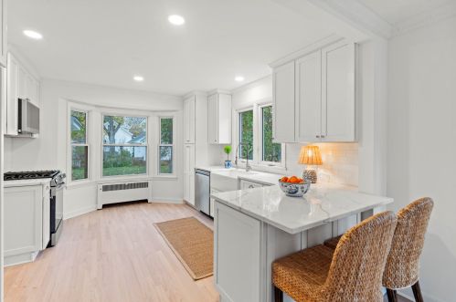 5110 Shoreland Ave, Milwaukee WI  53217-5541 exterior