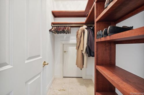 2511 Golf Crst Dr, Rochester MI 48309-4063 exterior