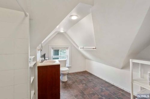 16 Vly Pl, Edgewater NJ 07020-1311 exterior