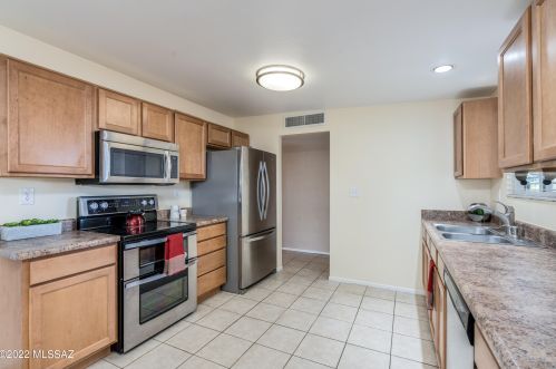 8217 Beverly St, Tucson AZ 85710-5931 exterior