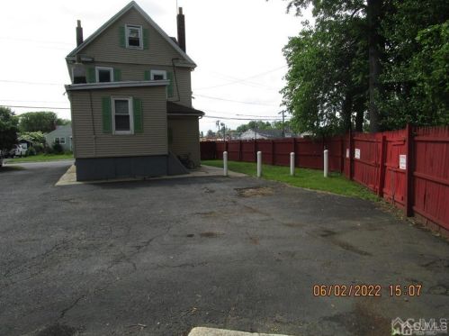 17 Player Ave, Edison NJ 08817-5024 exterior