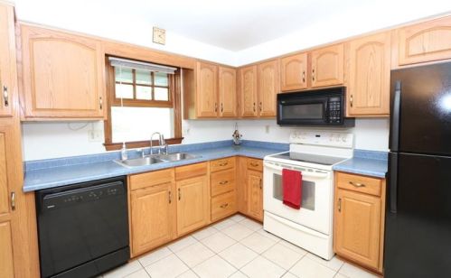 2453 Corteland Dr, Pittsburgh, PA 15241-2525