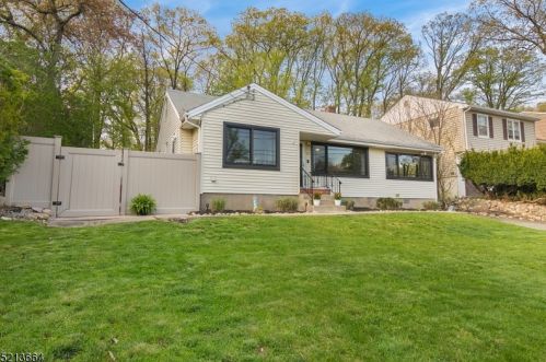 6 Apache Trl, Rockaway, NJ 07866-1006