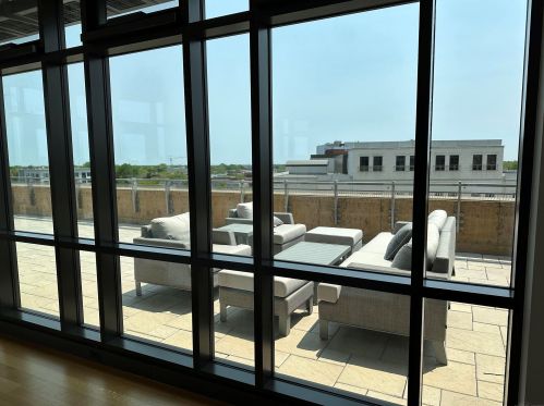 34977 Woodward Ave, Bham MI 48009-0900 exterior