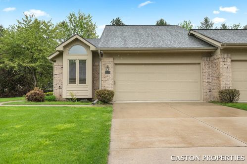 1838 Cross Bend St, Grand Rapids, MI 49505-7135