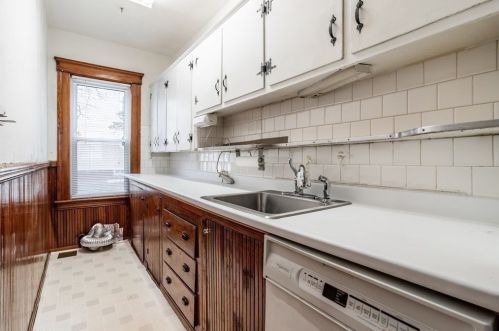 12 Kosta St, Worcester MA 01607-1525 exterior