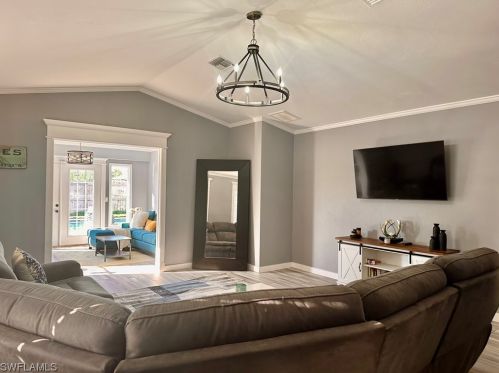 754 105 Ave, Naples FL 34108-1842 exterior