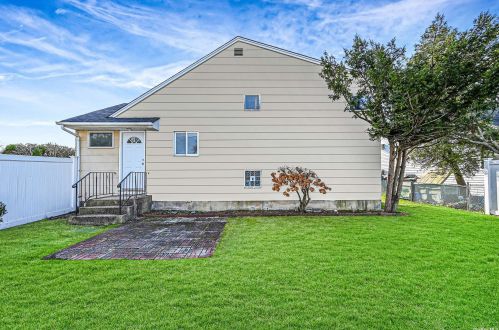 50 Great East Neck Rd, Babylon NY 11704-7631 exterior