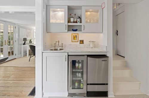 236 Norwalk Rd, Norwalk CT 06850-4318 exterior